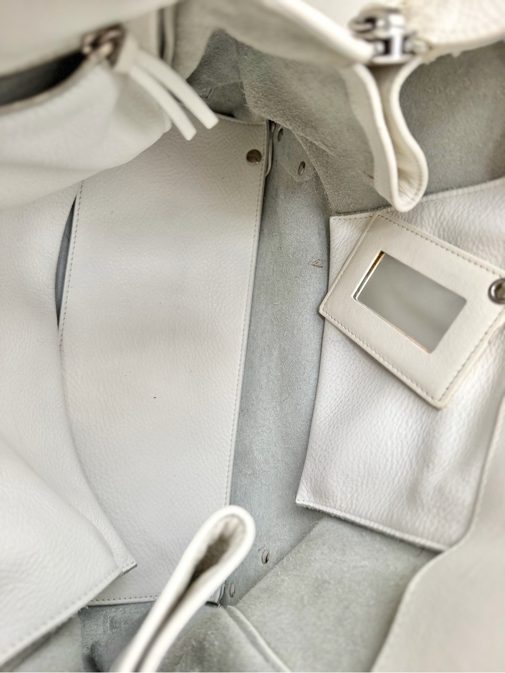 Balenciaga White Pebbled Leather Tote Bag - Picture 14 of 16